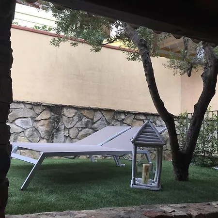 Elisabetta With Garden *